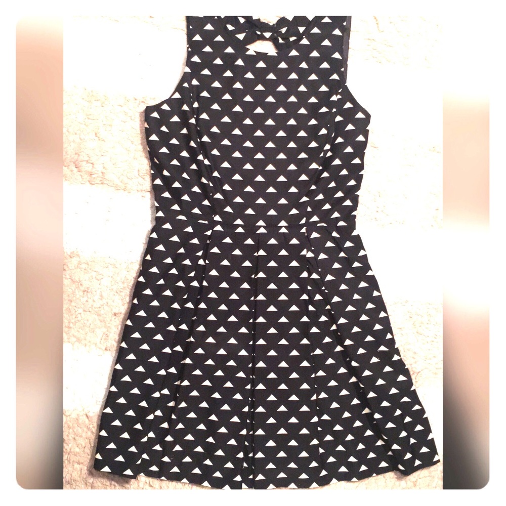 Forever 21 Black/Creme sleeveless dress